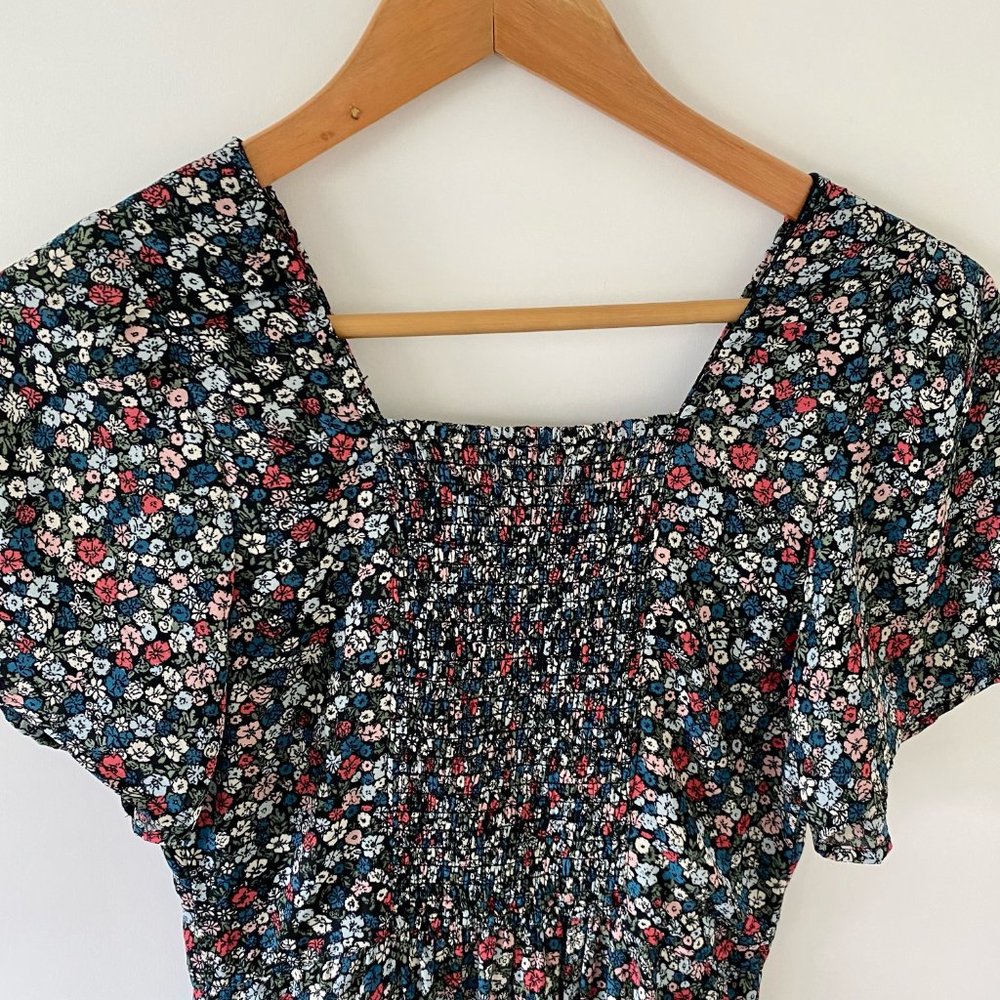 Abercrombie & Fitch Floral Smocked-Back V-Neck Dress - Picture 6 of 8